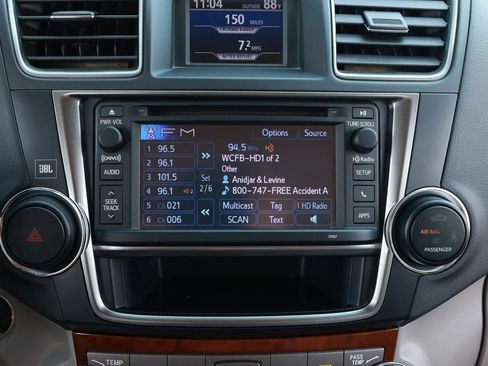 Used 2013 Toyota Highlander Limited AWD/4WD image 36
