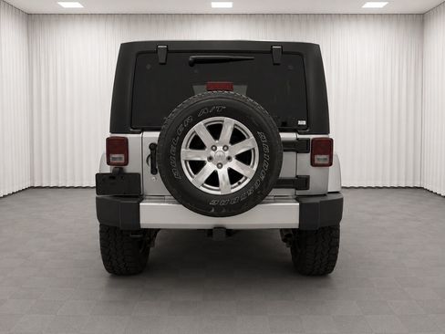 Used 2014 Jeep Wrangler Unlimited Sahara w/ Connectivity Group AWD/4WD image 4