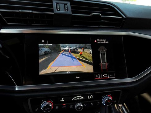 Used 2020 Audi Q3 2.0T Premium image 23