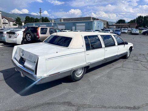 Used 1996 Cadillac Fleetwood Brougham image 3