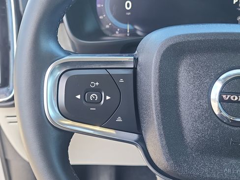 Certified 2023 Volvo XC40 B5 Plus w/ Protection Package Premier image 14