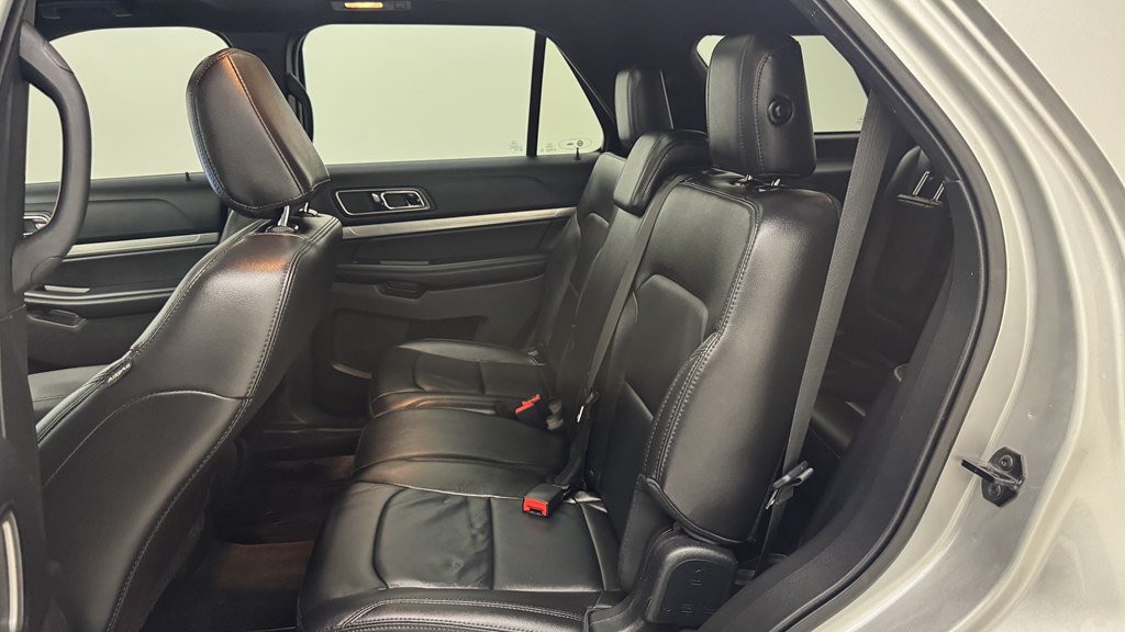 Used 2018 Ford Explorer XLT w/ Equipment Group 202A AWD/4WD image 22