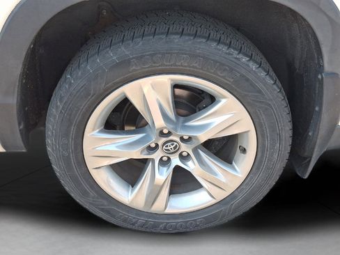 Used 2017 Toyota Highlander Limited image 10