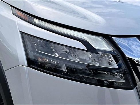 Certified 2025 Nissan Pathfinder S image 28