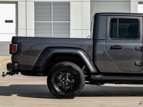 Used 2024 Jeep Gladiator Sport image 17