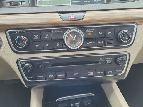 Used 2017 Kia Cadenza Premium w/ Luxury Package image 25