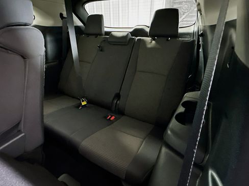 Used 2025 Toyota Highlander LE image 30