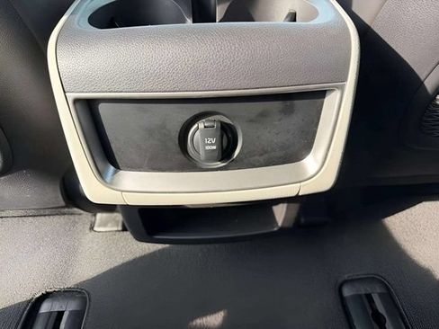 Used 2024 Kia Carnival LX FWD image 15
