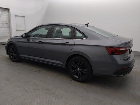 Used 2023 Volkswagen Jetta SE w/ Panoramic Sunroof Package FWD image 3