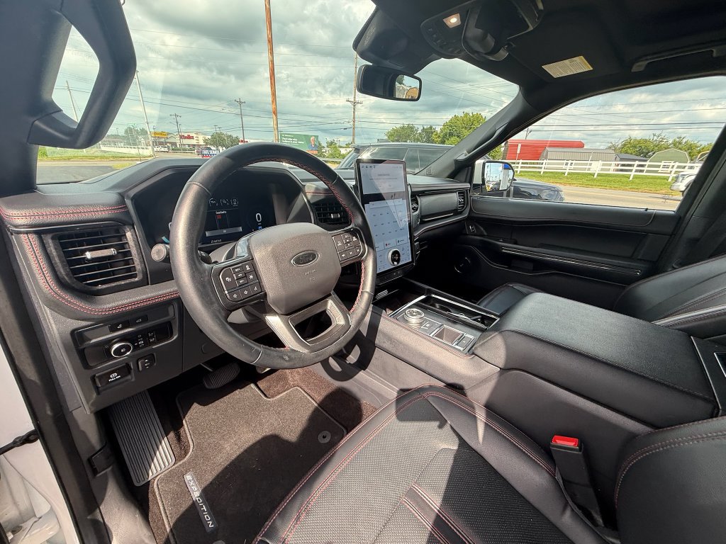 Used 2022 Ford Expedition Limited RWD image 15