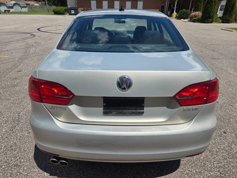 Used 2011 Volkswagen Jetta SE FWD image 8