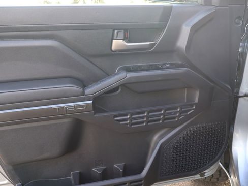 Used 2025 Toyota Tacoma TRD Sport image 18