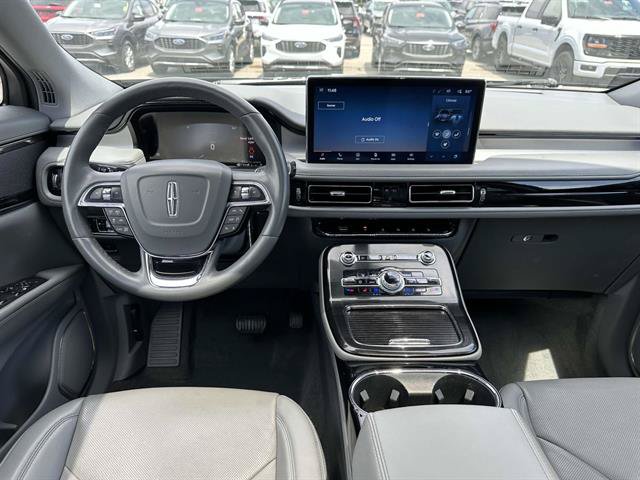 Used 2022 Lincoln Nautilus Reserve AWD/4WD image 12