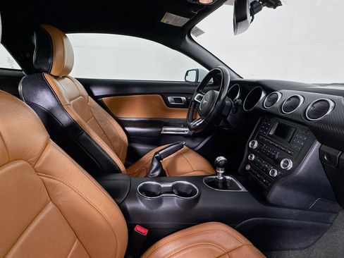 Used 2018 Ford Mustang Coupe image 24