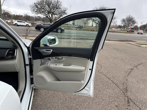 Used 2016 Volvo XC90 T6 Momentum w/ Momentum Plus Package image 26