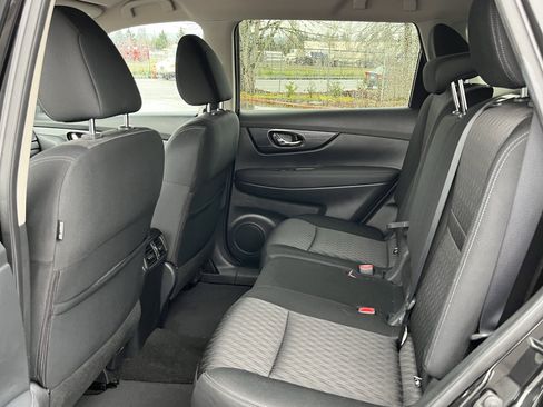 Used 2018 Nissan Rogue SV image 13