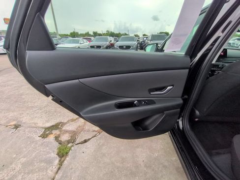 Used 2025 Hyundai Elantra SEL FWD image 27