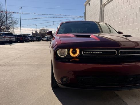 Used 2019 Dodge Challenger SXT w/ Plus Package image 12