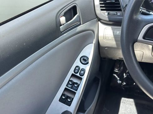 Used 2017 Hyundai Accent SE FWD image 19