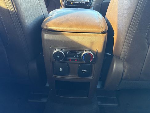 Used 2021 Ford Explorer King Ranch w/ Premium Technology Package image 26