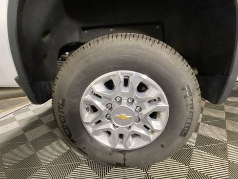 Used 2025 Chevrolet Silverado 3500 LTZ w/ LTZ Convenience Package image 26