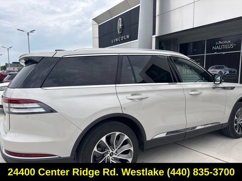 Used 2025 Lincoln Aviator Reserve w/ Illumination Package AWD/4WD image 9