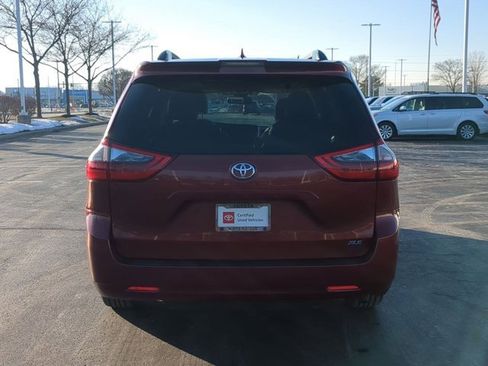 Certified 2020 Toyota Sienna XLE image 6