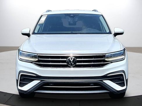 Used 2023 Volkswagen Tiguan SE AWD/4WD image 3