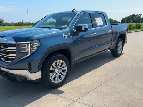 Used 2024 GMC Sierra 1500 SLT AWD/4WD image 4
