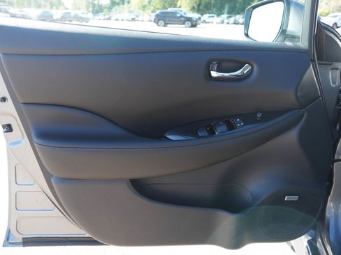 Used 2018 Nissan Leaf SL w/ SL Technology Package FWD image 20