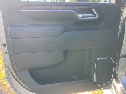 New 2025 GMC Sierra 2500 SLT w/ SLT Premium Package image 17