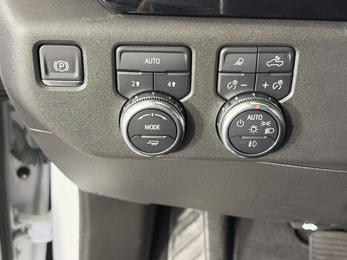 Used 2025 GMC Sierra 1500 SLT AWD/4WD image 30