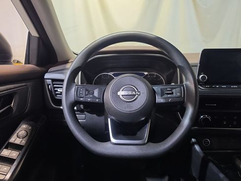 Used 2023 Nissan Rogue S AWD/4WD image 11