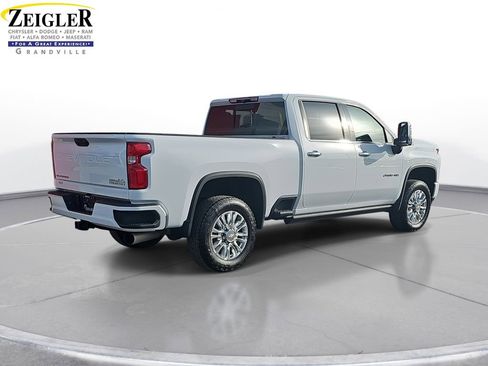 Used 2022 Chevrolet Silverado 2500 High Country image 5