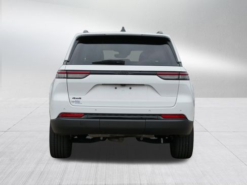 Used 2023 Jeep Grand Cherokee Altitude AWD/4WD image 6
