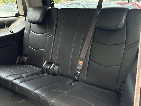 Used 2015 Cadillac Escalade Luxury AWD/4WD image 14
