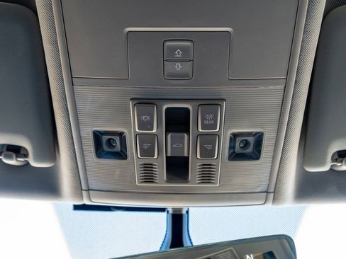 Used 2021 Volkswagen Tiguan SE w/ Panoramic Sunroof Package image 19