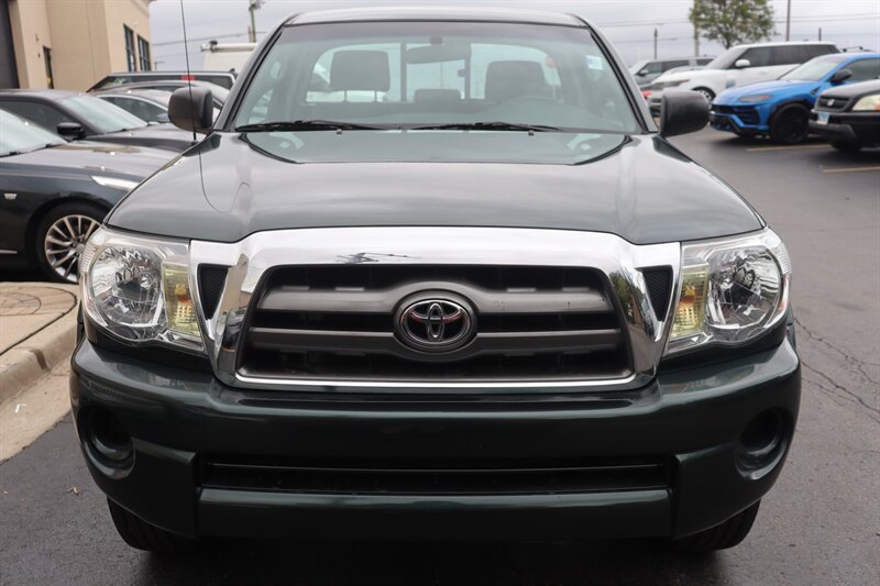 Used 2010 Toyota Tacoma 4x4 Regular Cab image 2