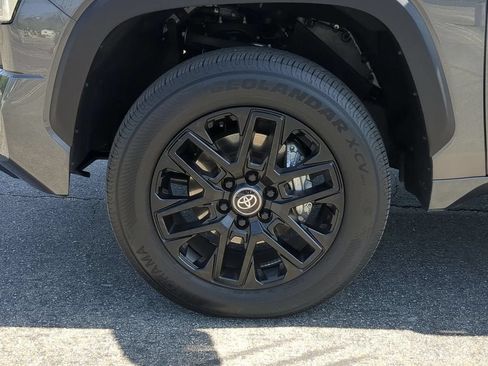 Used 2025 Toyota Tundra Limited AWD/4WD image 37