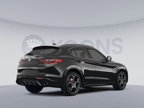 Used 2023 Alfa Romeo Stelvio Ti image 4