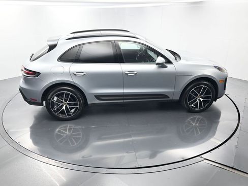 Certified 2025 Porsche Macan AWD/4WD image 41