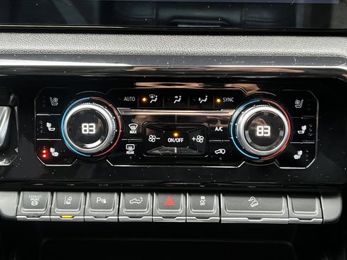 Used 2024 GMC Sierra 3500 AT4 w/ AT4 Premium Plus Package image 27