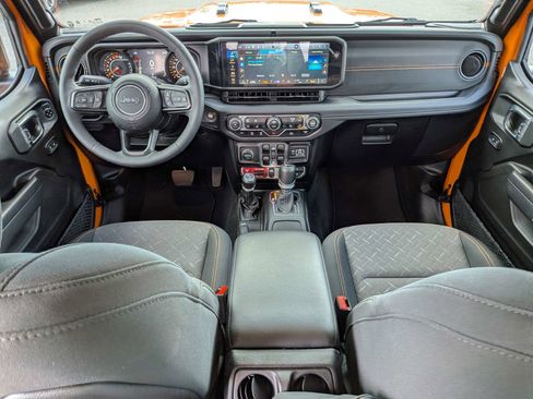 Used 2025 Jeep Gladiator Mojave w/ Convenience Group AWD/4WD image 12