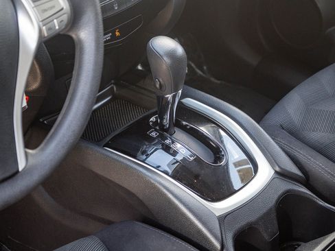 Used 2014 Nissan Rogue S FWD image 18