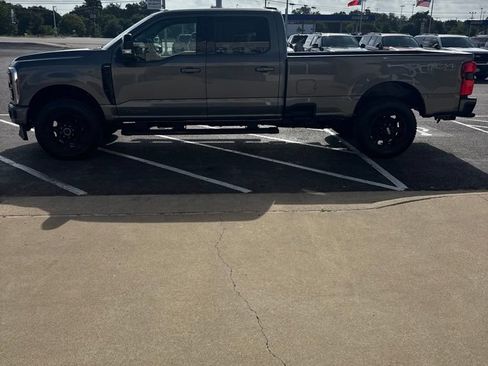 Used 2025 Ford F350 Lariat w/ Black Appearance Package AWD/4WD image 7