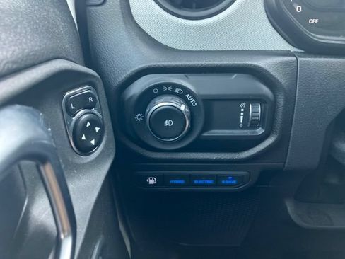 Used 2024 Jeep Wrangler Unlimited AWD/4WD image 17