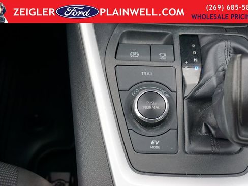 Used 2022 Toyota RAV4 LE image 20