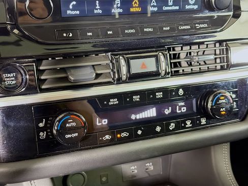Used 2025 Nissan Pathfinder Platinum w/ Cargo Package AWD/4WD image 17