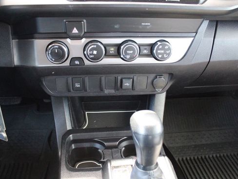 Used 2020 Toyota Tacoma SR AWD/4WD image 39