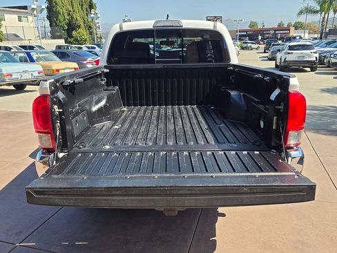 Used 2017 Toyota Tacoma TRD Off-Road w/ Tow Package image 19